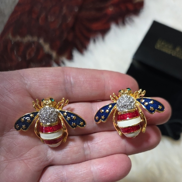 Joan Rivers Patriotic Bee Brooches - Red, White, Blue, Gold - Picture 5 of 7